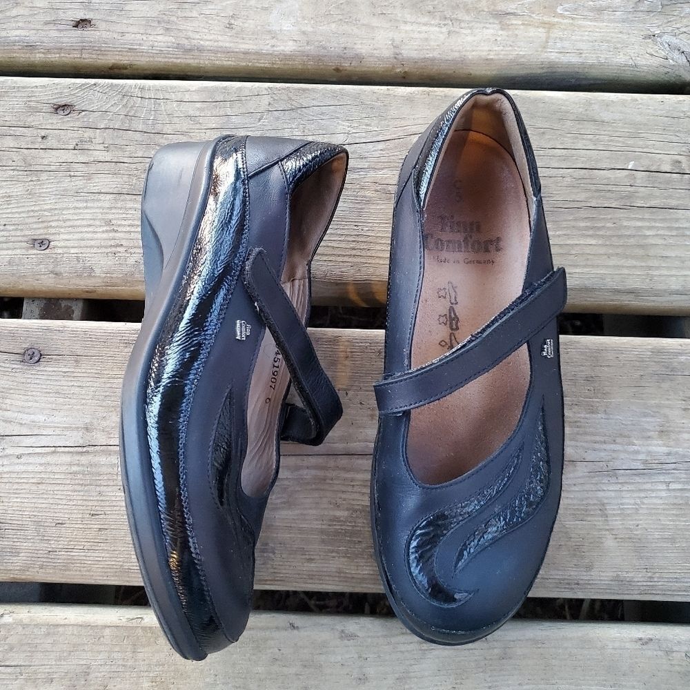 Finn Comfort Glendale Black Smooth And Patent Leather Mary Jane Swirl Clogs 7